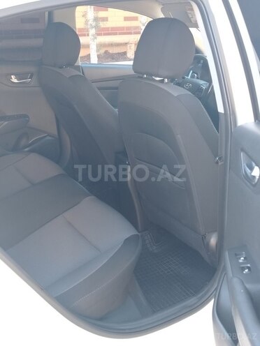 Hyundai Accent-13