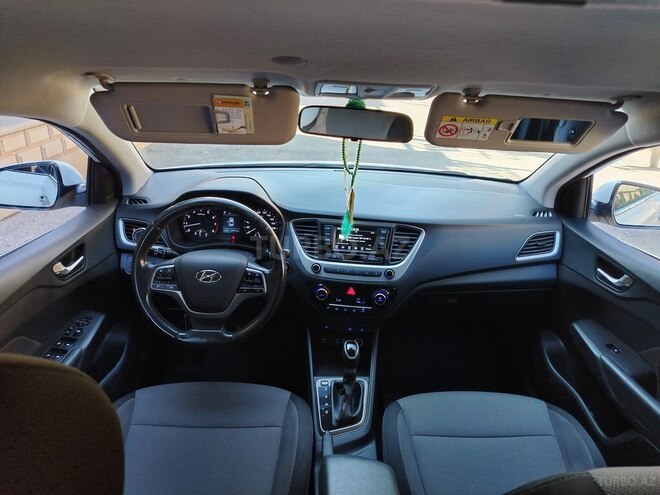 Hyundai Accent-16