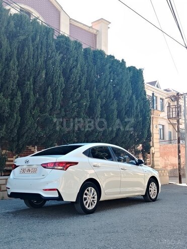 Hyundai Accent-10