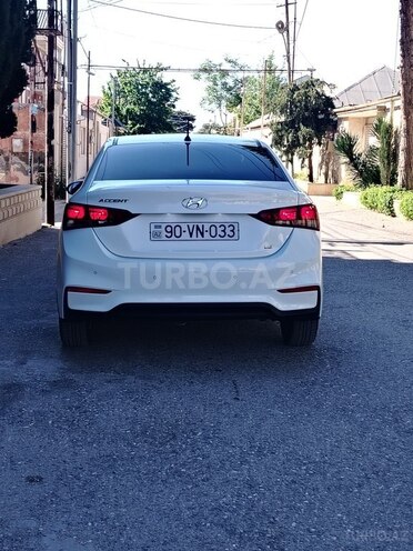 Hyundai Accent-11