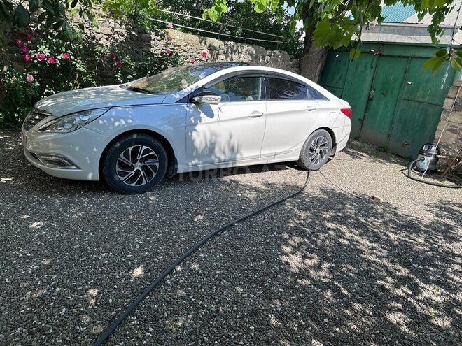 Hyundai Sonata-2