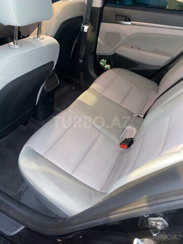 Hyundai Elantra-14