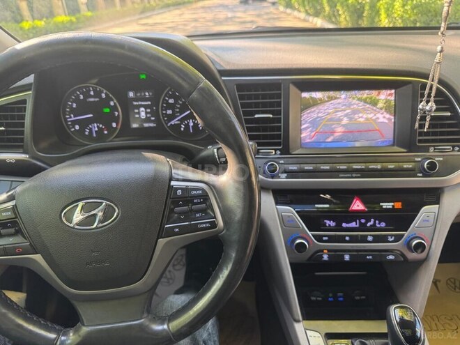Hyundai Elantra-6