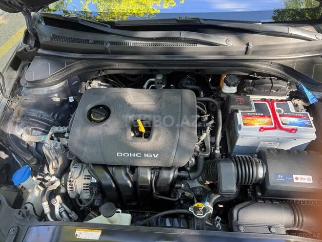 Hyundai Elantra-8