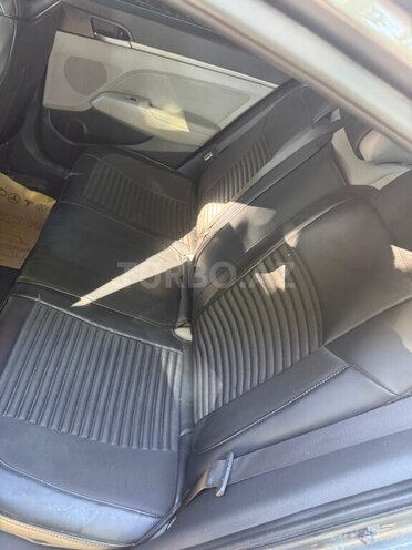 Hyundai Elantra-13