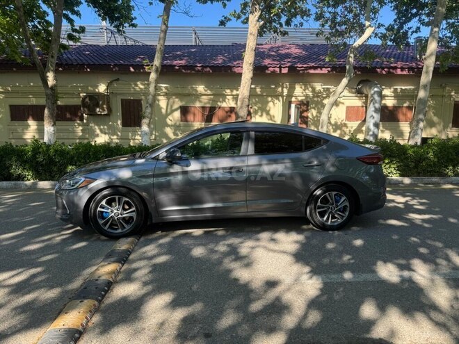 Hyundai Elantra-3