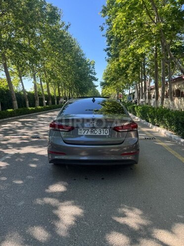 Hyundai Elantra-4