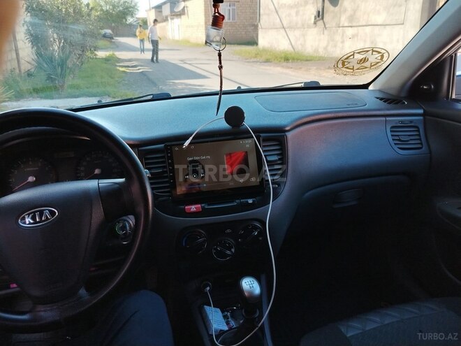 Kia Rio-5