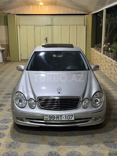 Mercedes E 240-1