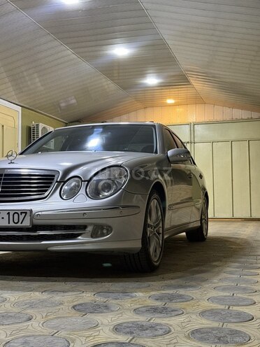 Mercedes E 240-4