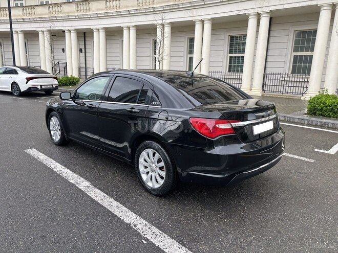 Chrysler 200-6