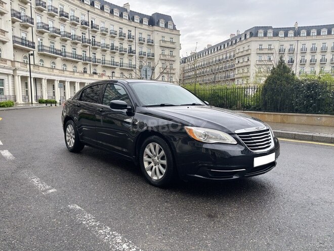 Chrysler 200-12