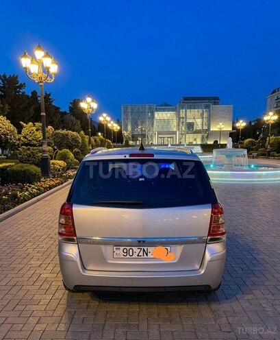 Opel Zafira-2