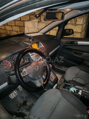 Opel Zafira-4