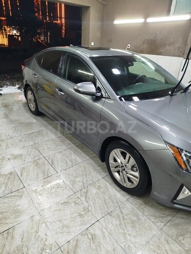 Hyundai Elantra-2