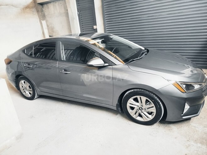 Hyundai Elantra-4