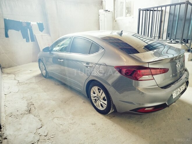 Hyundai Elantra-3