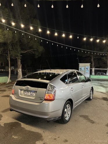 Toyota Prius-5