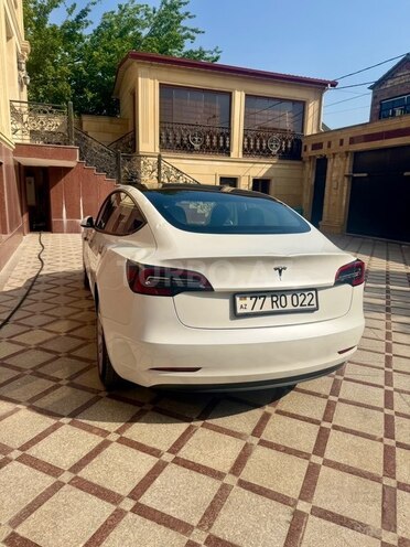 Tesla Model 3-5