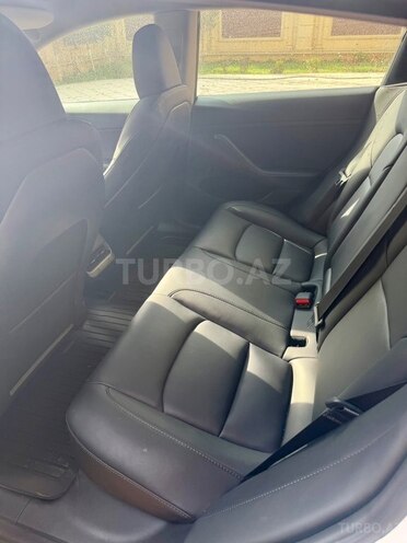 Tesla Model 3-10
