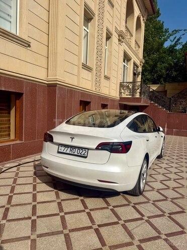 Tesla Model 3-6