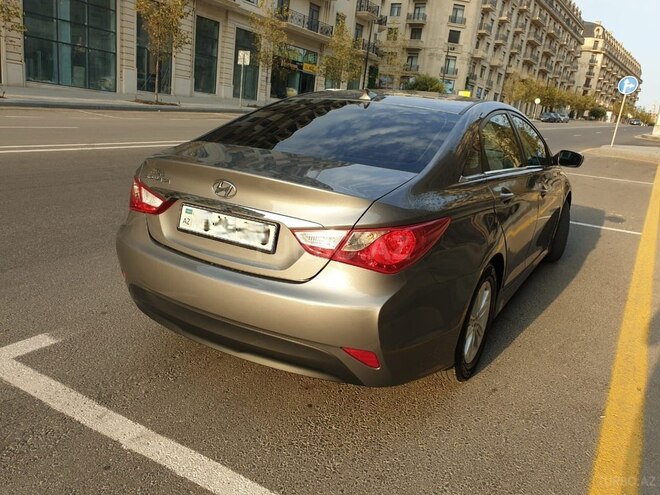 Hyundai Sonata-6