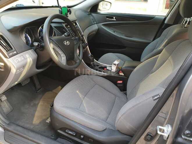 Hyundai Sonata-12