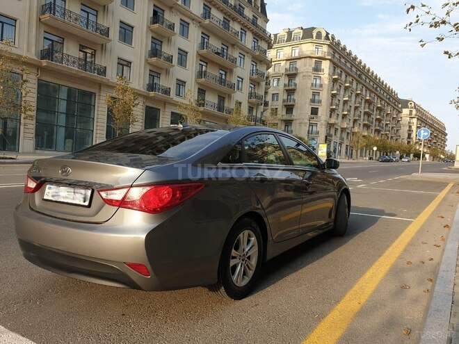 Hyundai Sonata-4