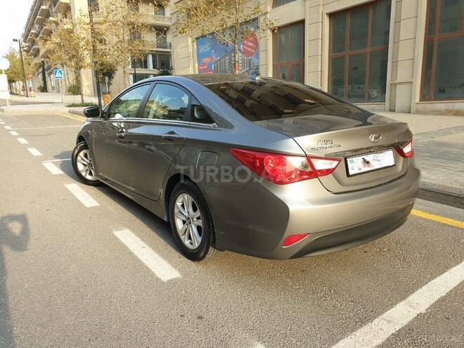 Hyundai Sonata-5