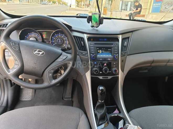 Hyundai Sonata-11