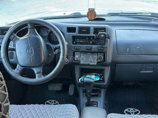 Toyota RAV4-8
