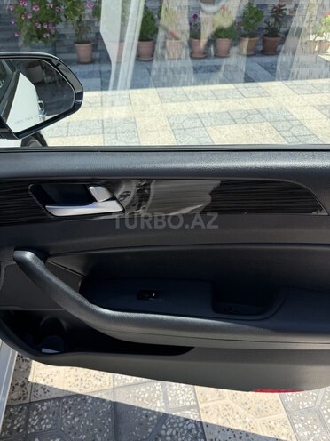 Hyundai Sonata-14
