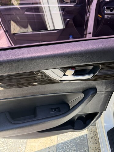 Hyundai Sonata-12