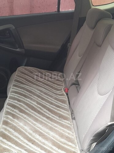 Toyota RAV4-8