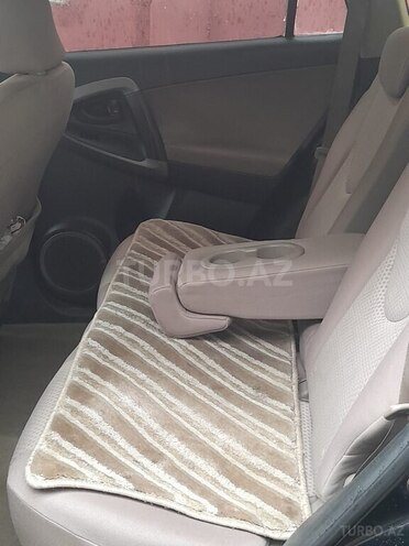 Toyota RAV4-9