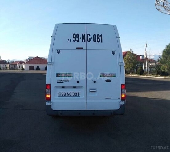 Ford Transit-10