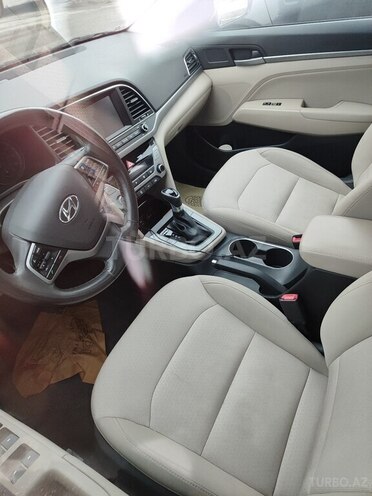 Hyundai Elantra-4
