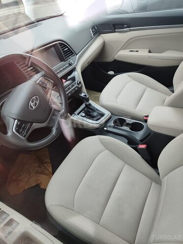 Hyundai Elantra-2