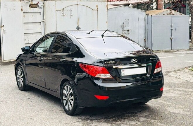 Hyundai Accent-7