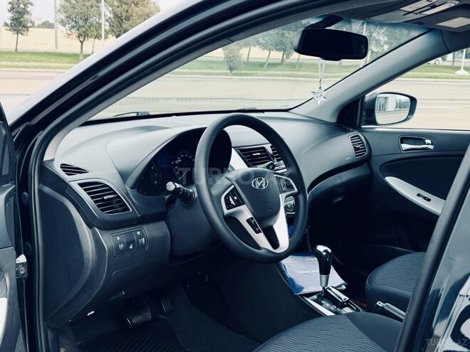 Hyundai Accent-10