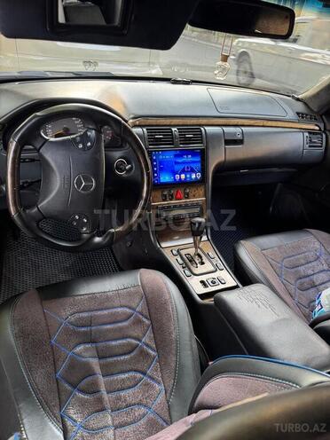 Mercedes E 240-3