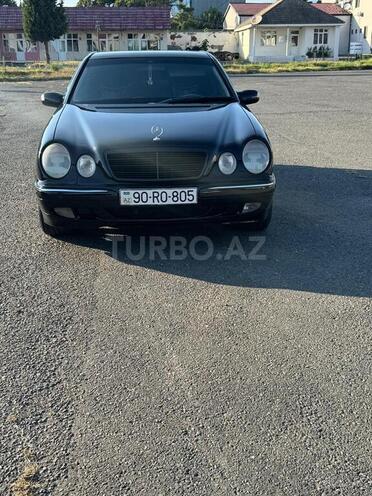 Mercedes E 240-11