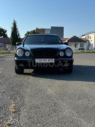 Mercedes E 240-1