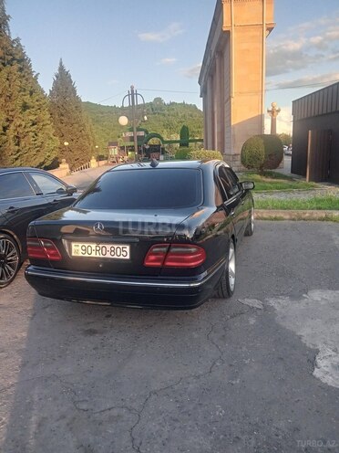 Mercedes E 240-4