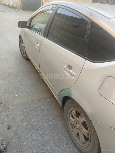 Toyota Prius-5