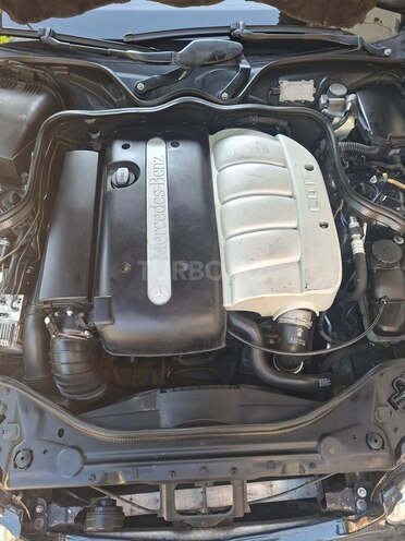 Mercedes E 220-12