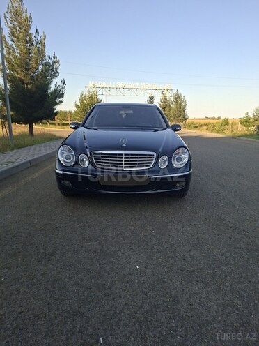 Mercedes E 220-1