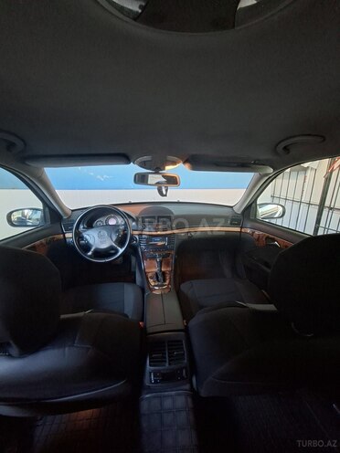 Mercedes E 220-11