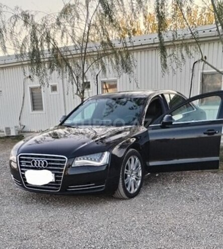 Audi A8-1