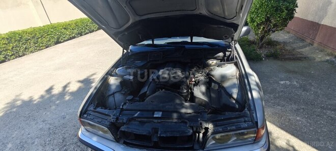 BMW 728-5
